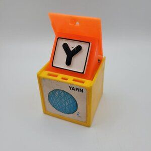 1972 Mattel‎ Alphabet Pop Up Block Toy Plastic Vintage Letter Learn School Yarn